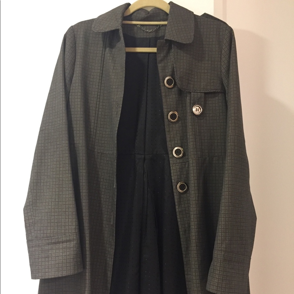 Lightweight trench coat